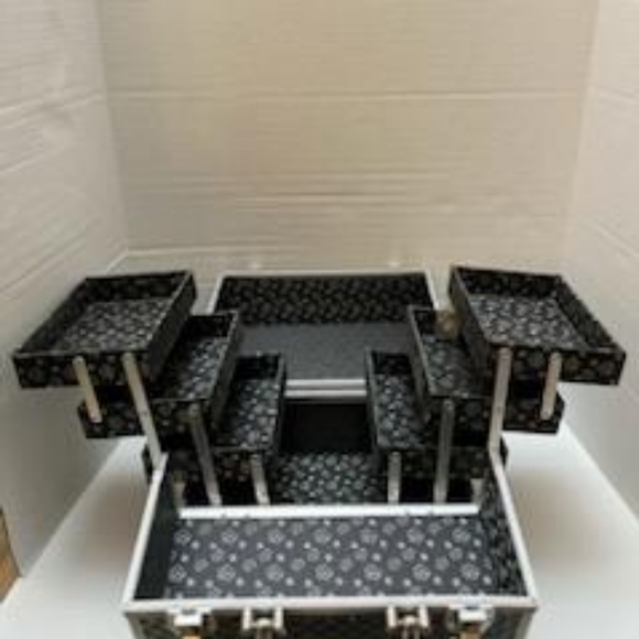 Makeup case - Picture 1 of 5